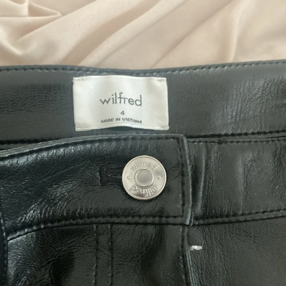 Leather aritzia black crop leather pants - Picture 2 of 5